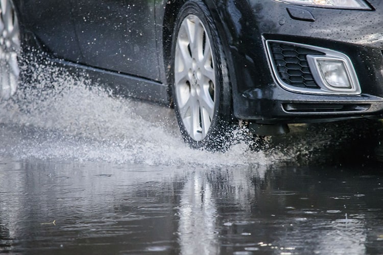 aquaplaning